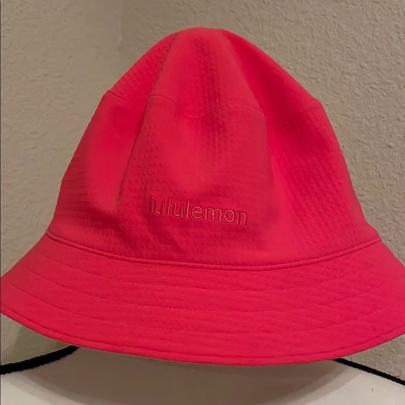 Lululemon Athletica Bucket Hat.reversible pink and white . Tags attached - Picture 1 of 7
